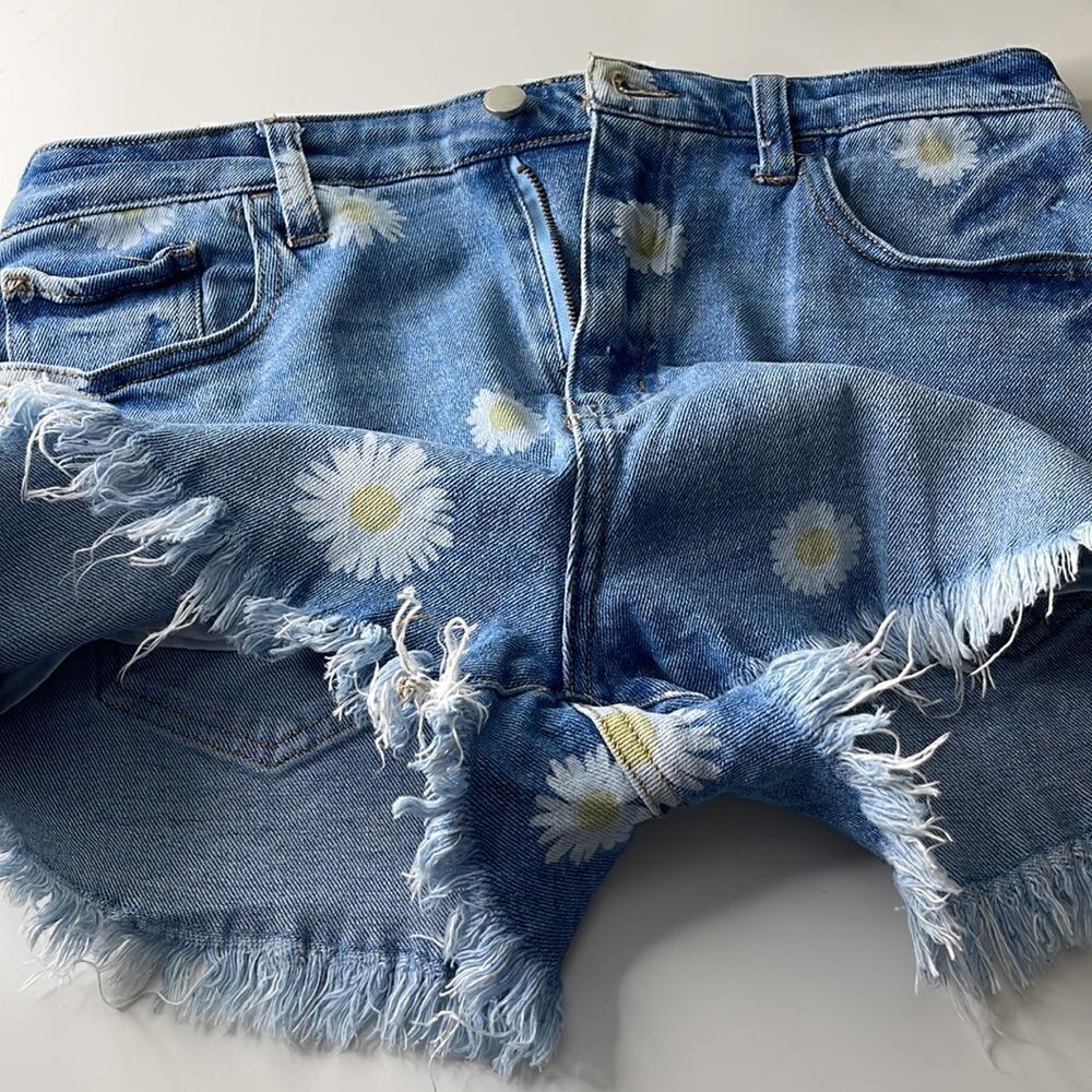 Material Girl cutoff Daisy Jean Shorts. Size 11. Button fly. Cute cute cute. - Picture 5 of 5
